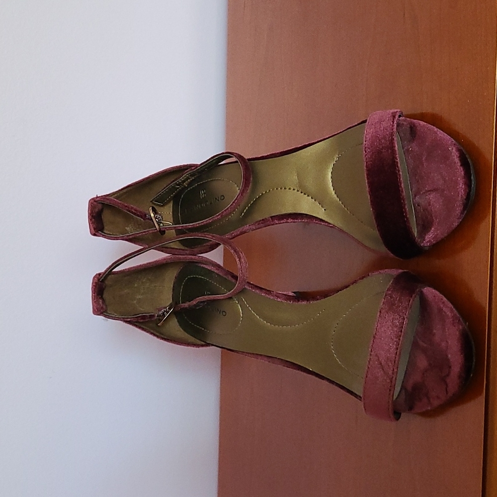 Bandolino suede purple heels size 7.5